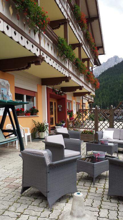 Hotel Azola Canazei Exterior photo